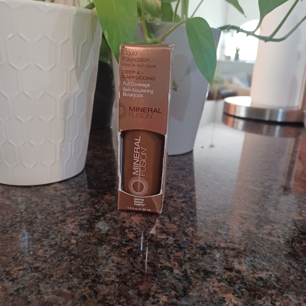 Mineral Fusion Liquid Foundation - Deep Cappuccino